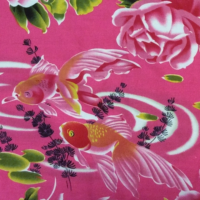 80年代風レトロ花布／ピンク地に金魚孔雀牡丹/ダブル幅/50cm単位[fab