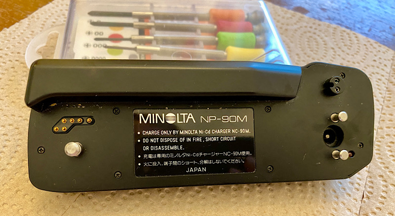 Dissection Minolta NP-90M battery pack for Minolta (Maxxum) 9000