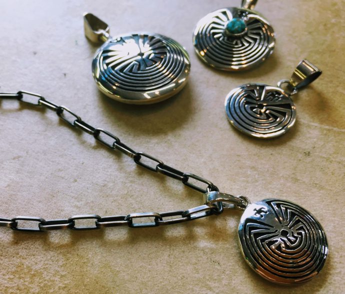 ホピ族のペンダントトップ Man in the Maze編 | インディアン