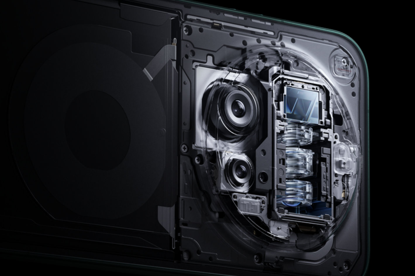 Xiaomi 17 Ultra features a Leica 75-100mm optical zoom by Jose