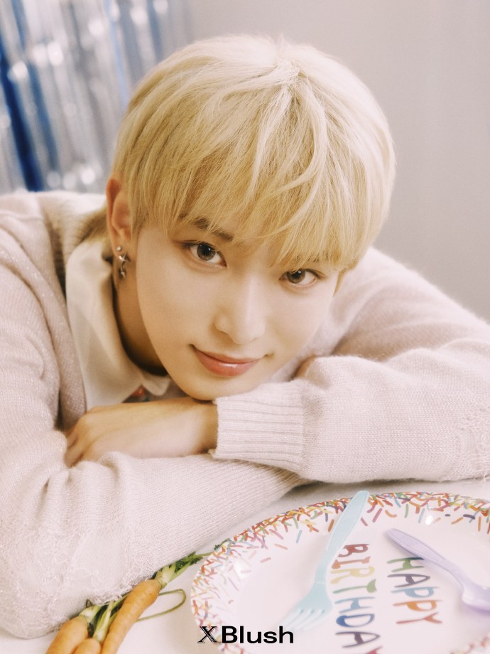 中国雑誌 XBlush VIOLET 『XBlush Magazine 2024年A版（＆TEAM、A版