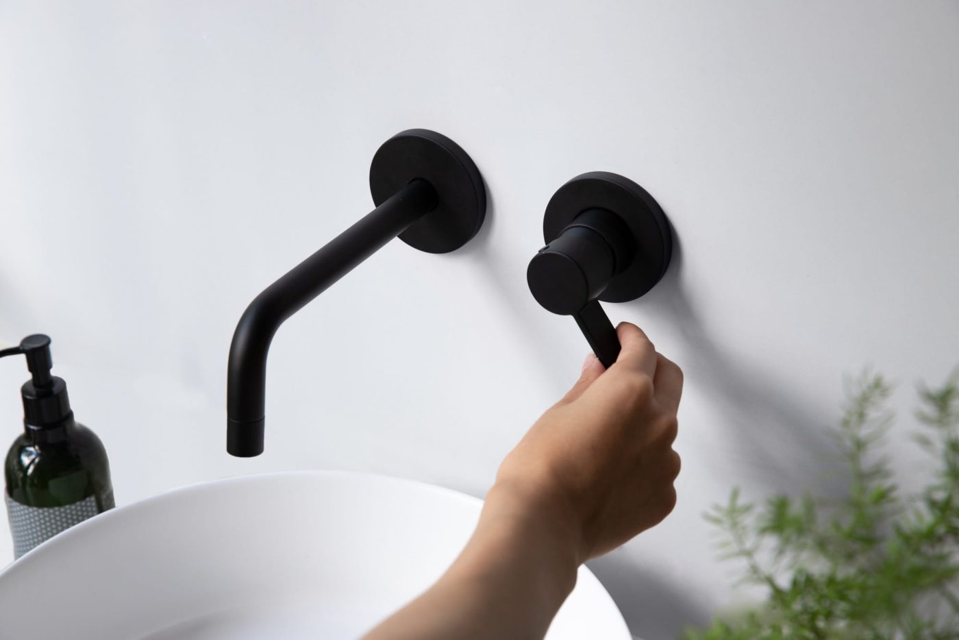 壁付けセパレート混合水栓 洗面用 ブラック L178 | KB-TP007-05-G141