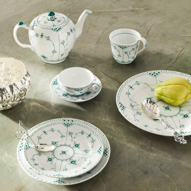 エメラルドグリーンフルーテッド ハーフレース プレート 19cm|ロイヤル