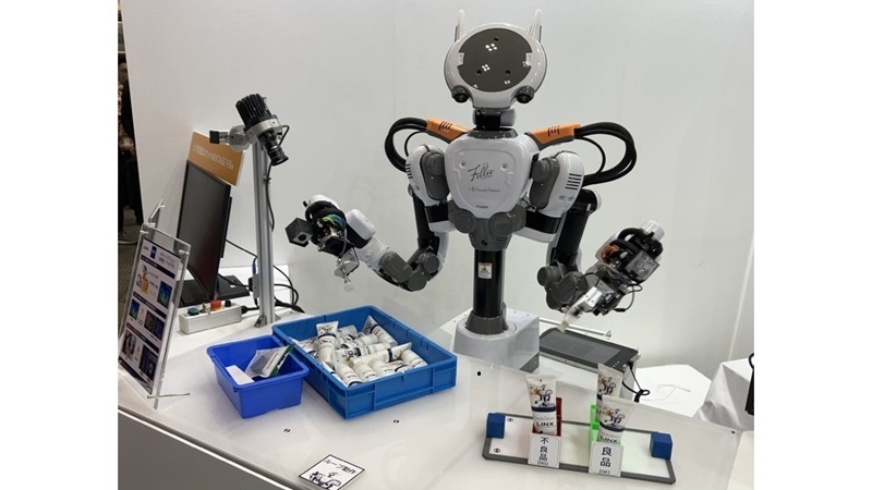 ヒト型ロボットとAI検査のコラボ展示を期間限定で／カワダロボティクス