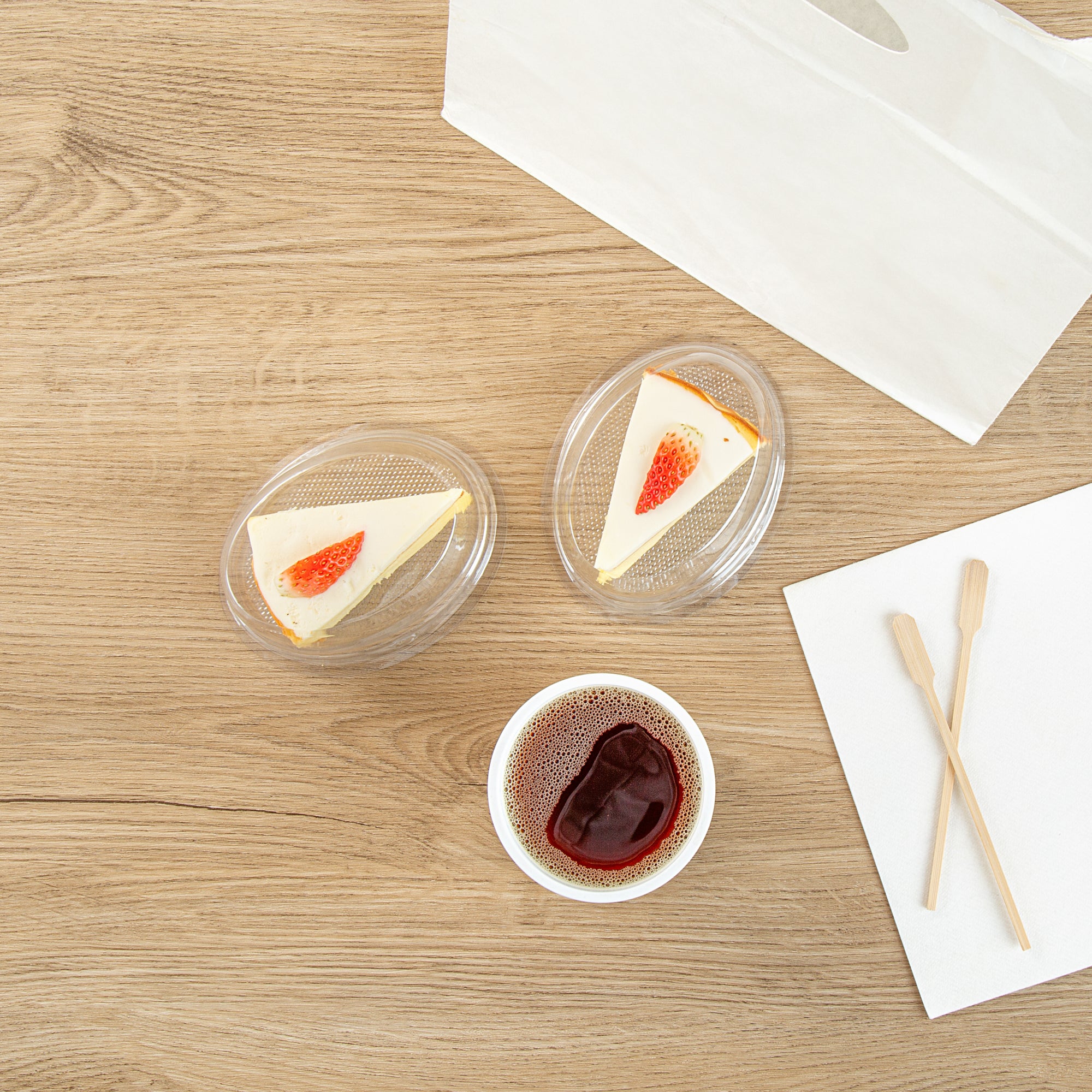 Thermo Tek 9 oz Oval Clear Plastic Cake Box - with Lid - 5 1/4