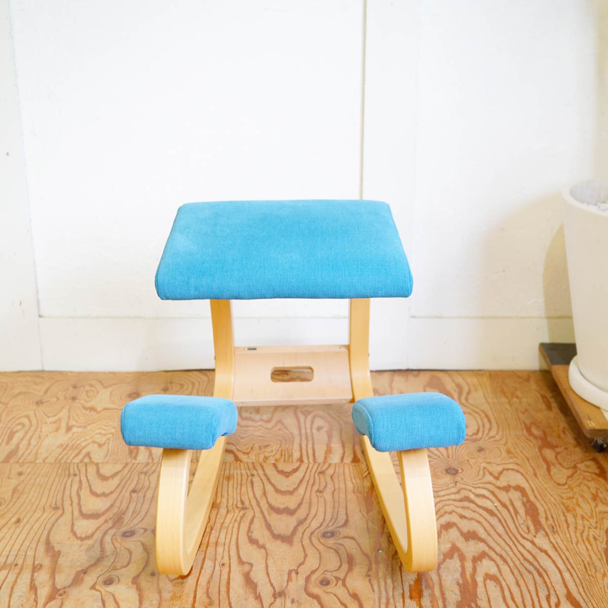 ヴァリエール / VARIER バリアブル VARIABLE バランスチェア 水色