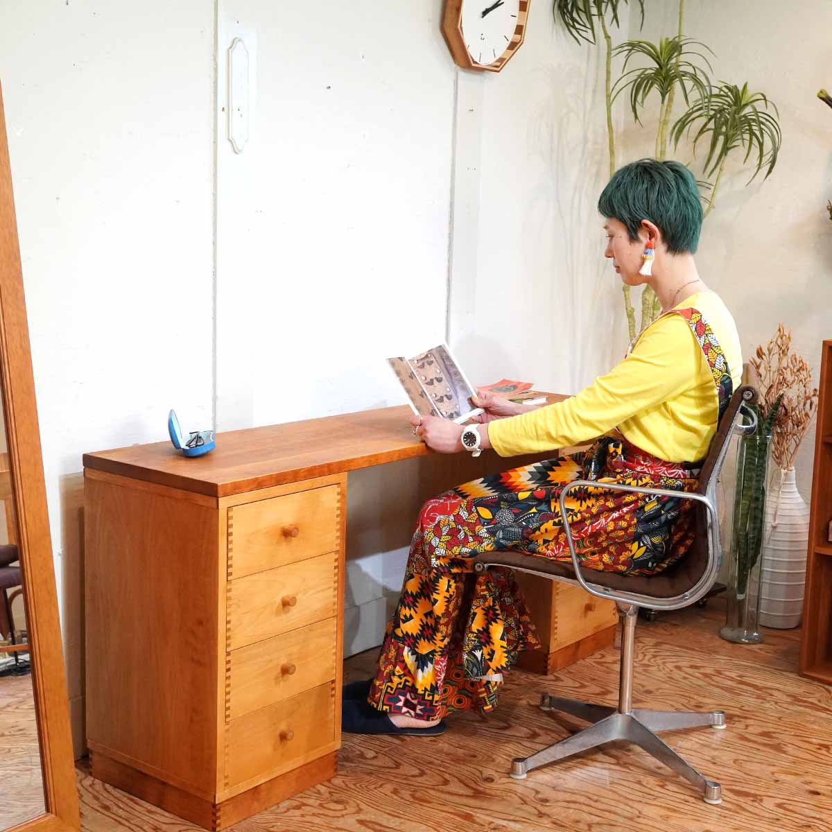 イクスス / ikususu 両袖机 デスク 中古 アルダー材 無垢材 奥行き浅い