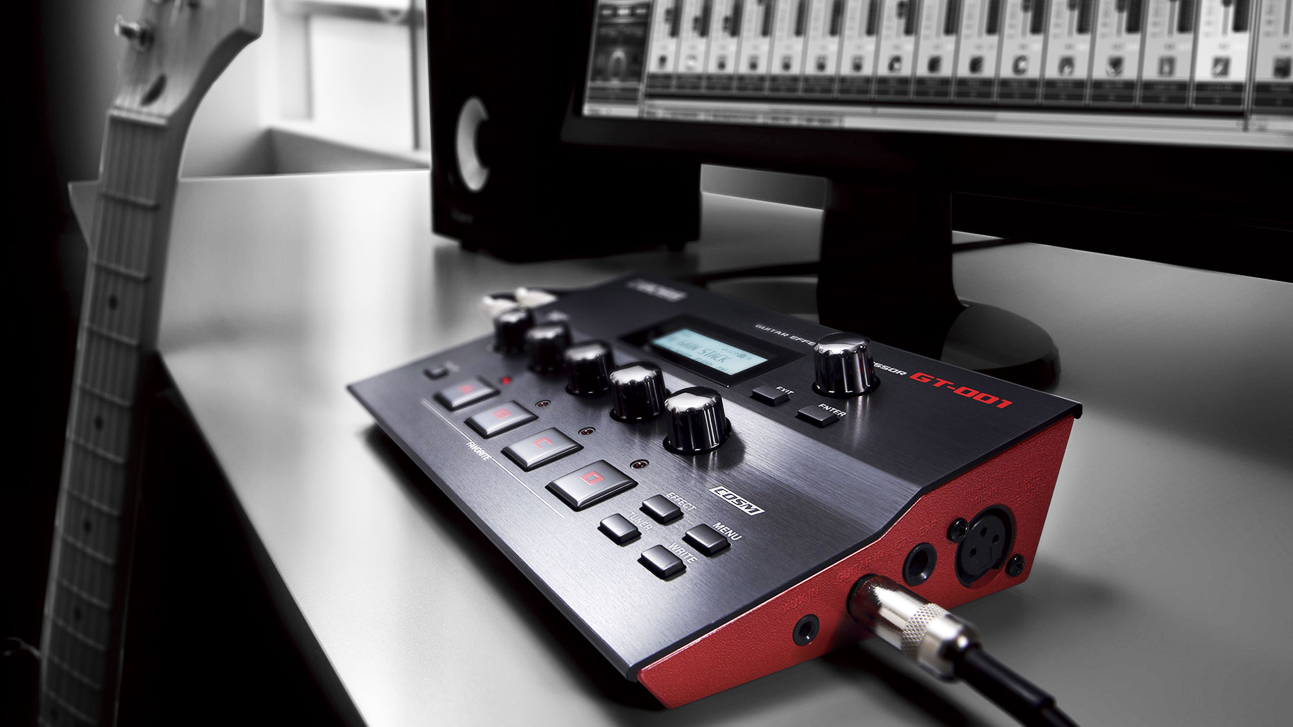 ライブでも十分使える！ギター用マルチエフェクターBOSS（ボス）GT-001