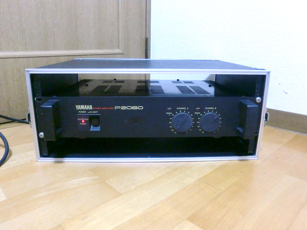 パワーアンプ YAMAHA P2080 ヤマハ ラックマウント ハードケース付き