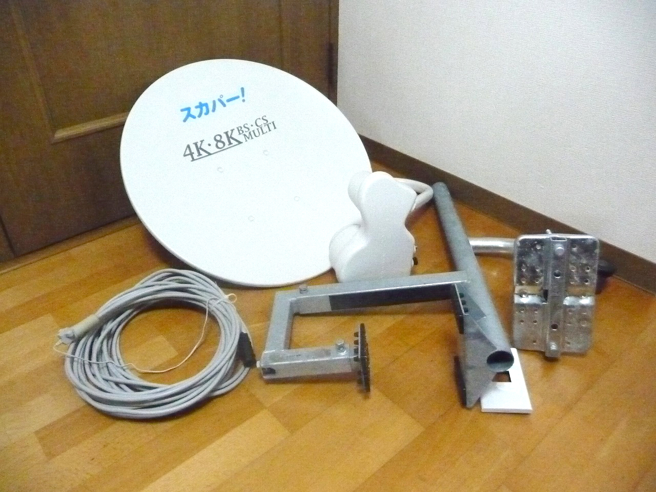 4K 8K 対応スカパー マルチアンテナ DXアンテナ SP-SHV100D ベランダ