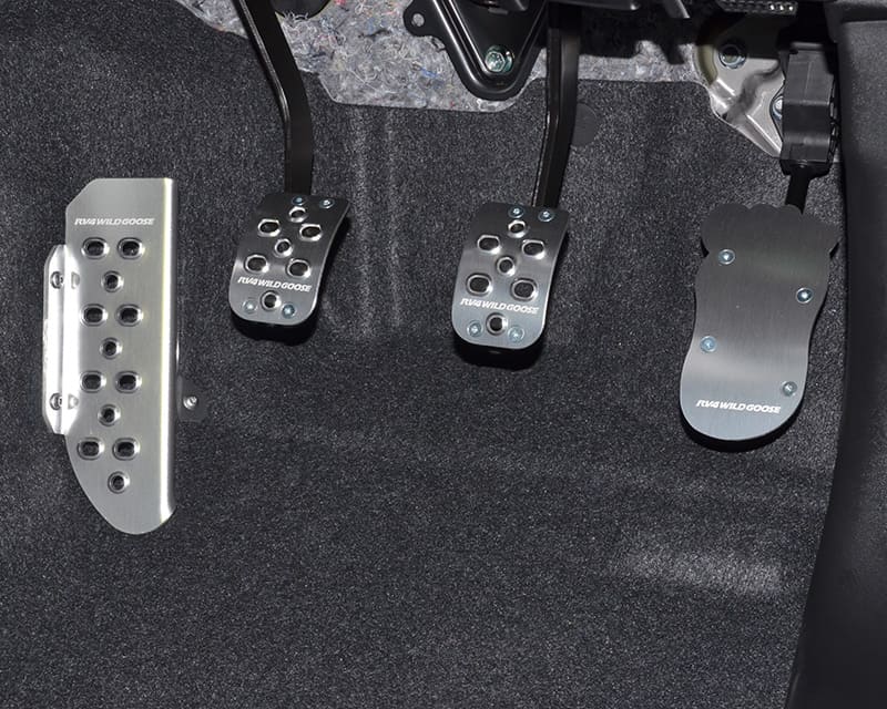 MT車用フットレスト（ジムニーJB64/JB74）｜RV4ワイルドグース｜厚木の