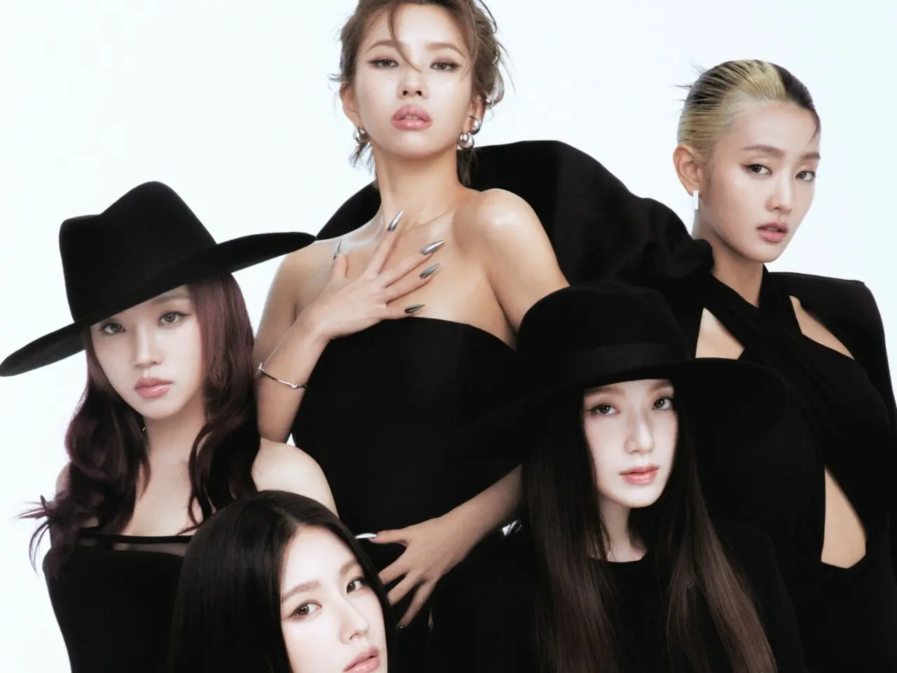 i-dle」、ブラック＆ホワイトで優雅な淑女に変身…堂々たる