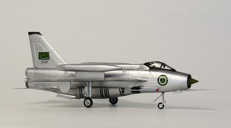 BAC ライトニング F Mk.6 （タミヤ 1/100) ＞ 特集 英国現用機、民間機
