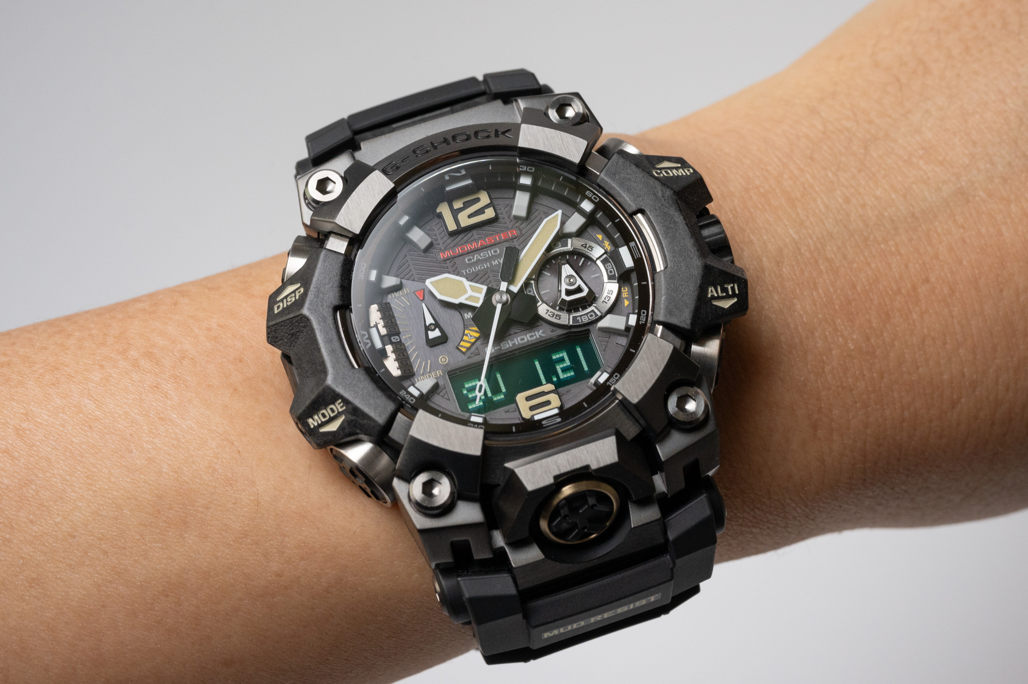 進化したメタル造形がカッコイイ! G-SHOCKの新型マッドマスターを買っ