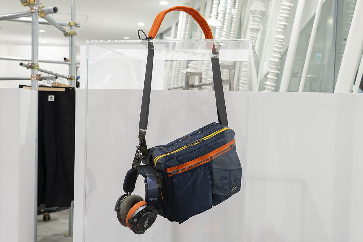 PORTER×ダイソンコラボ バッグとヘッドフォンのセット - Impress Watch
