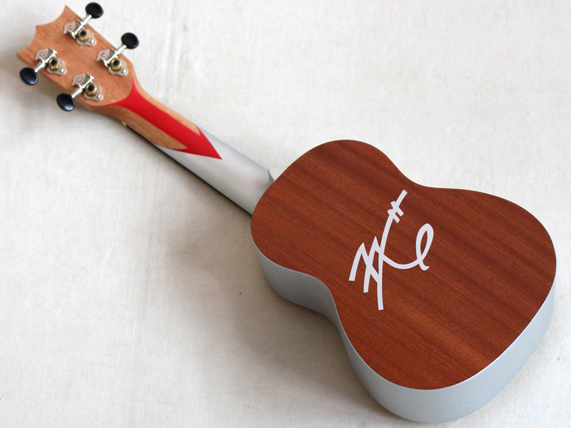 aNueNue ガイのウクレレ【ウルトラマンオーブ劇中に登場したウクレレ