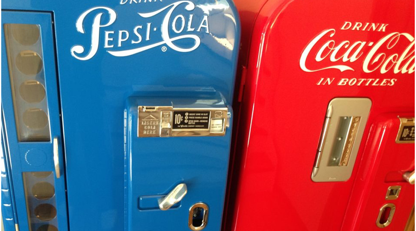 弊社で保管してるビンテージ自販機 – 株式会社わこー公式サイト(旧称