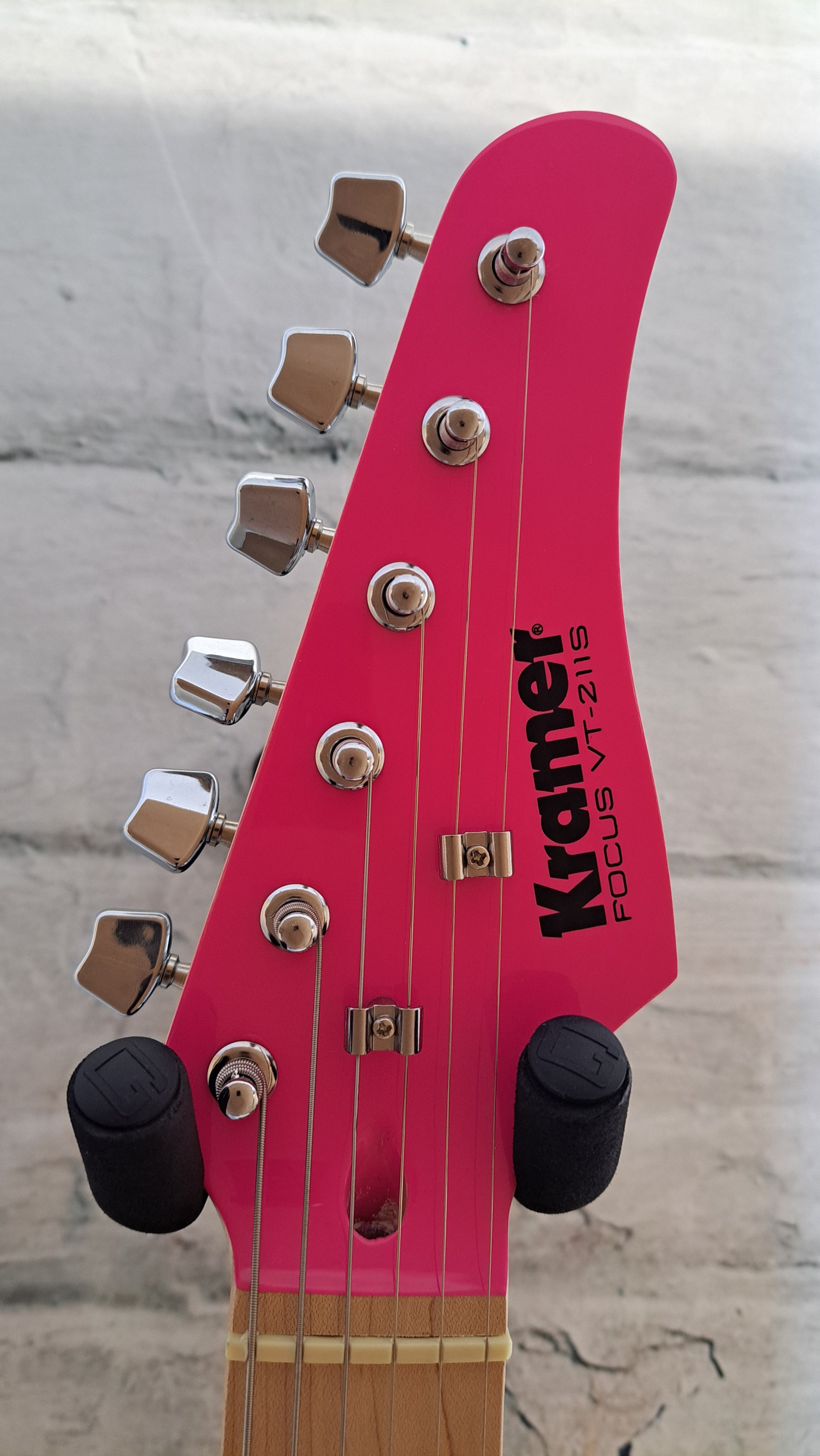 Kramer Focus VT-211S -Hot Pink – Will West Music and Sound