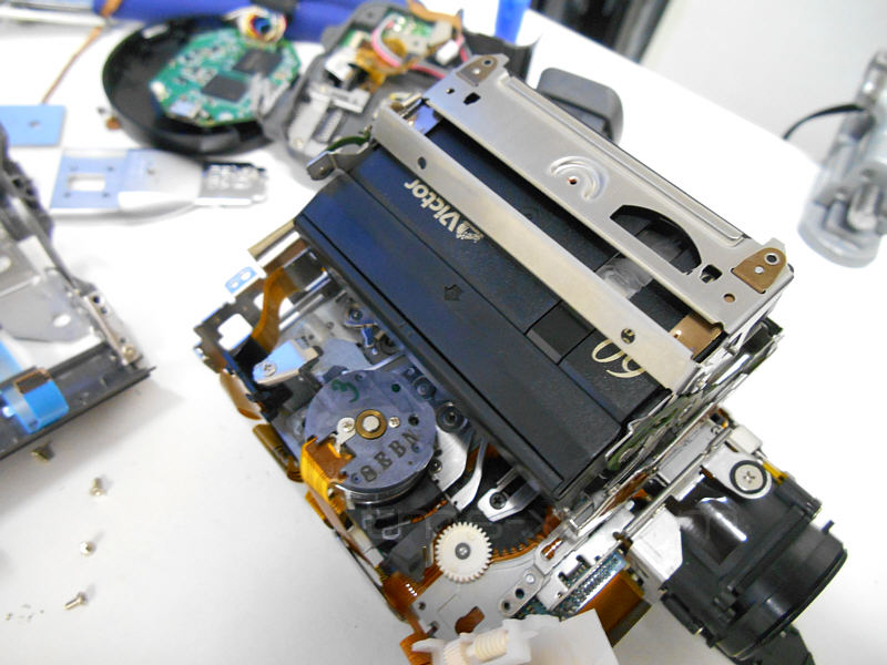 miniDVビデオテープの取り出し (Canon FV M30) | ダビングのテクノ