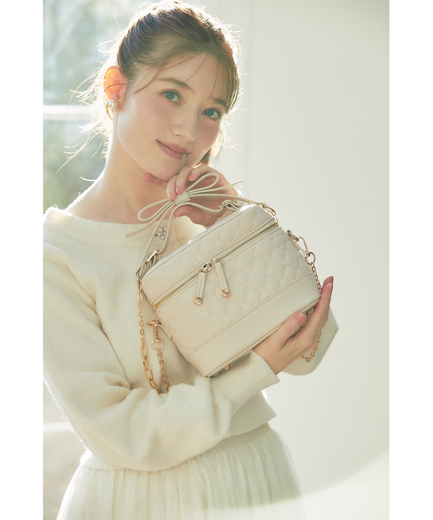 リボンショルダー付きクローバーキルティング×裏地チェリー柄バニティ