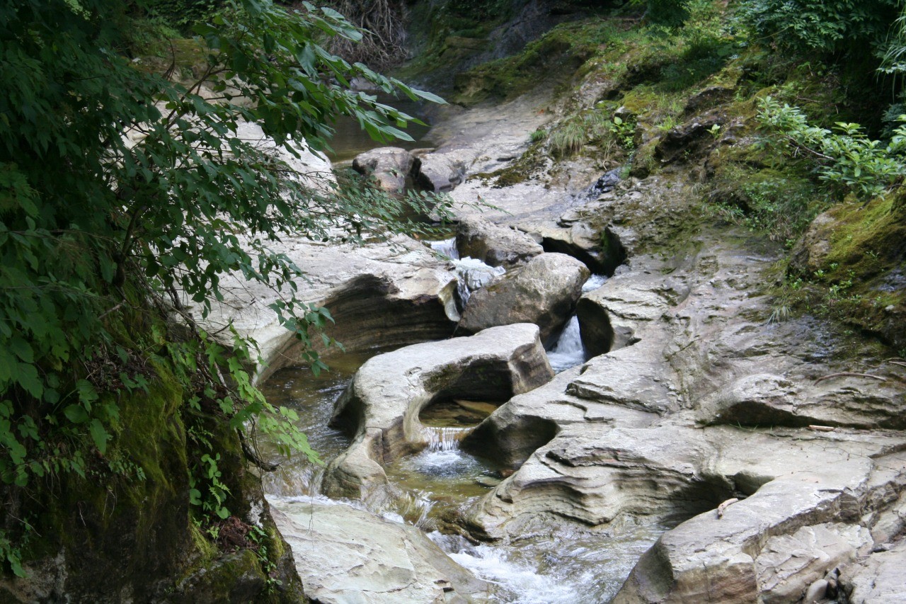 滝沢川おう穴群(金山町)｜東北の観光スポットを探す | 旅東北 - 東北の