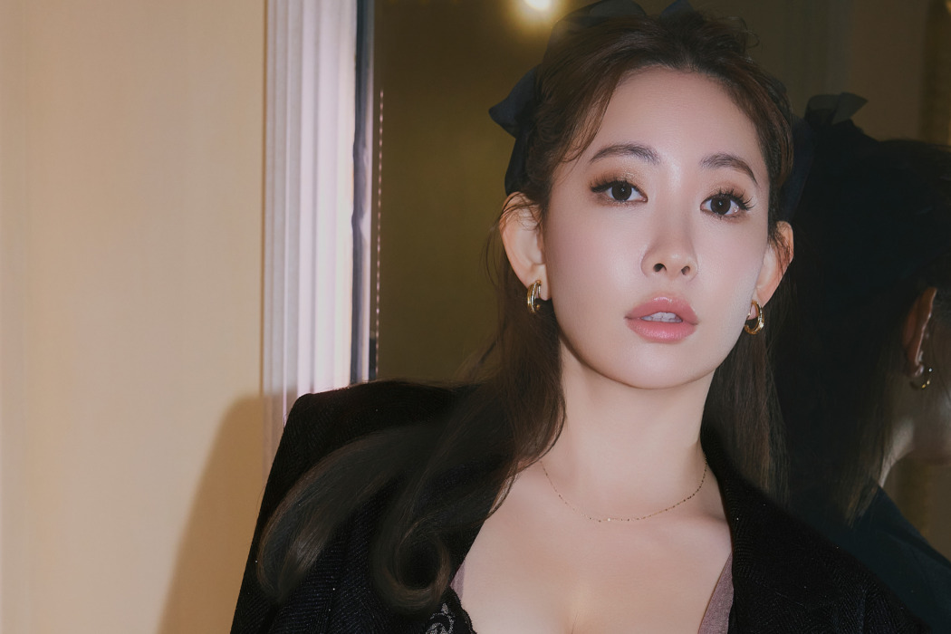 写真特集】小嶋陽菜、新作ランジェリー発表で圧巻ボディー披露「大好き