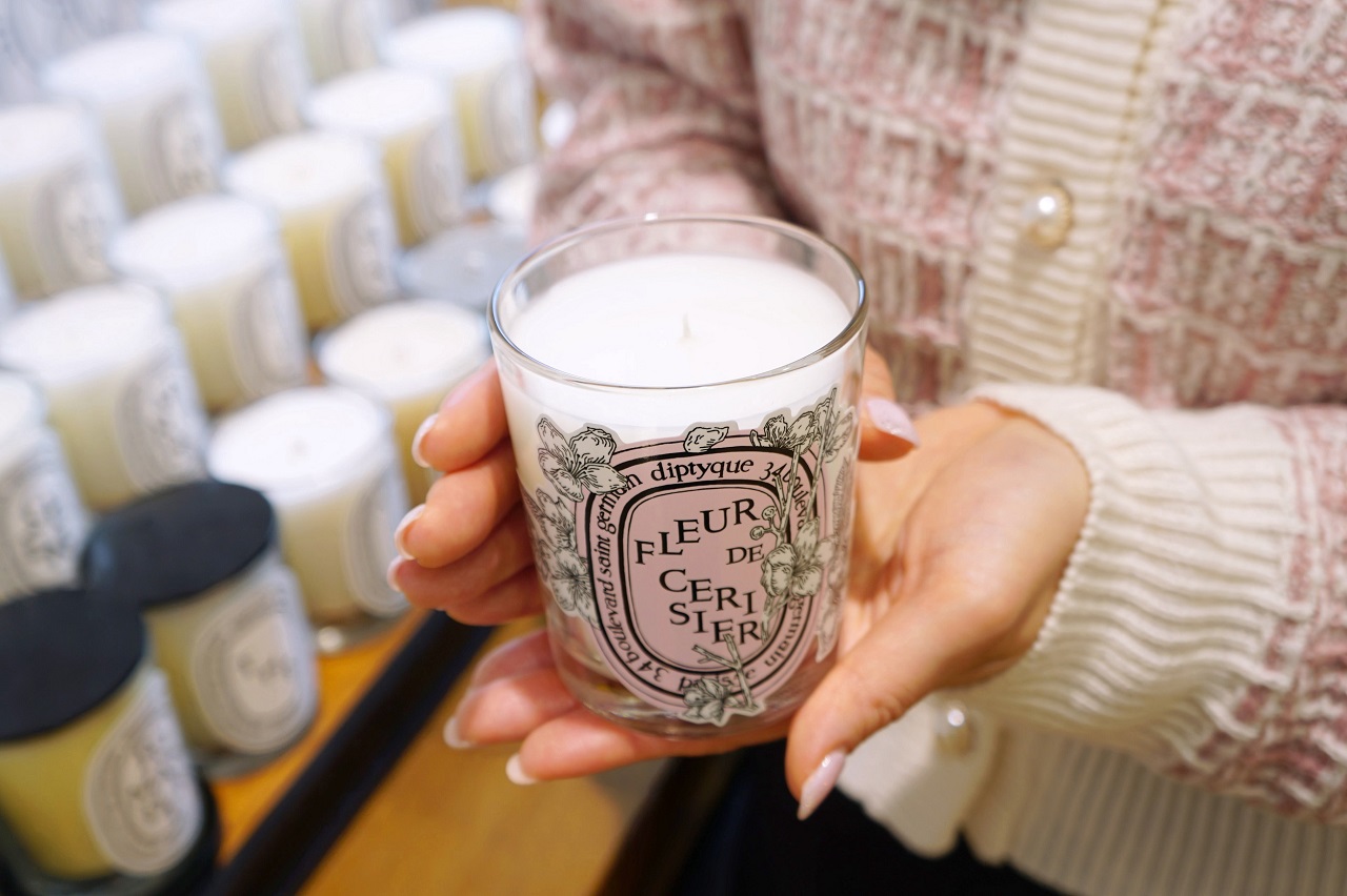 DIPTYQUE (ディプティック)〉の限定フレグランスキャンドルで一足先に