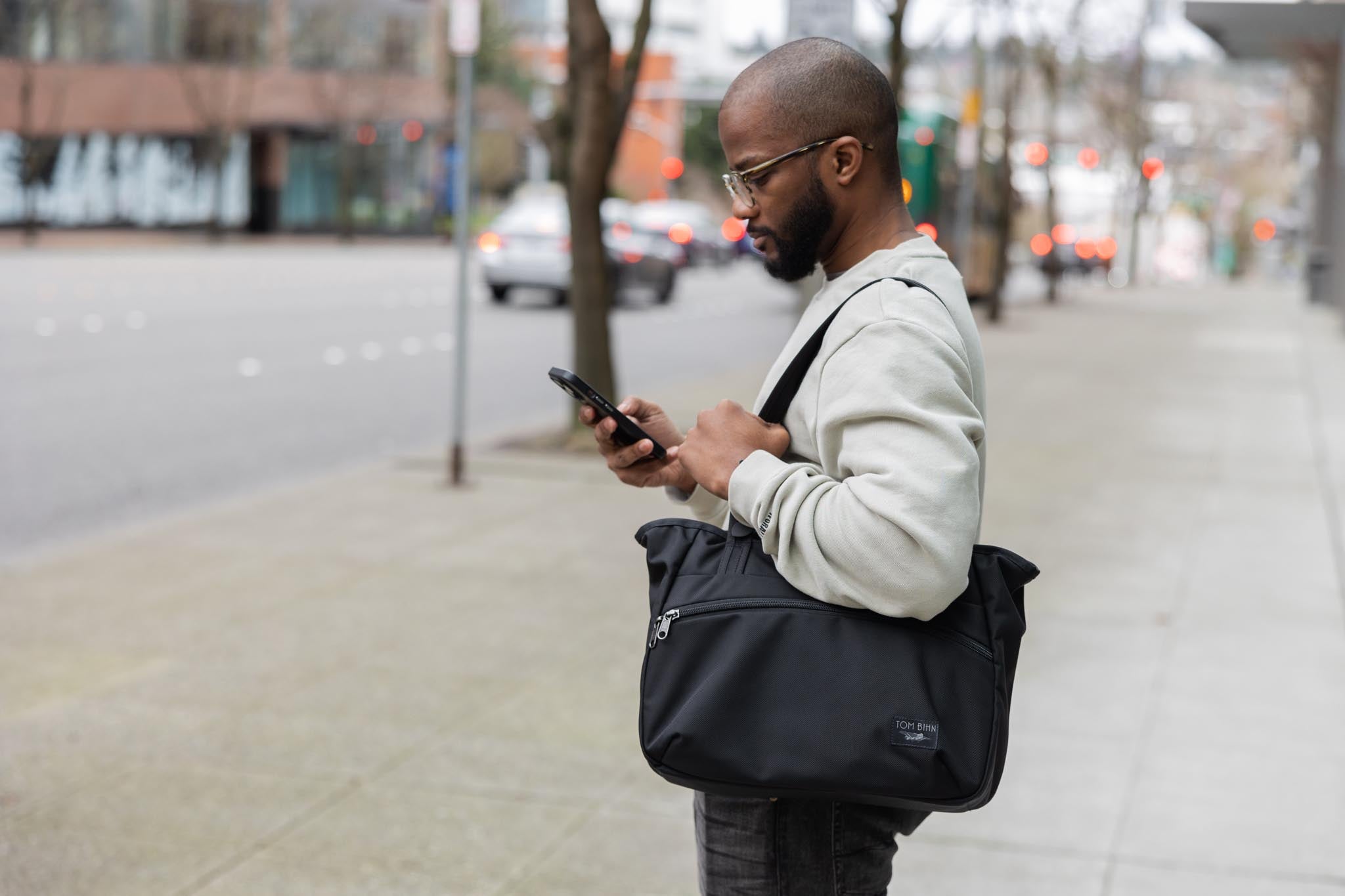 TOM BIHN Nomad Tote, Everyday Carry Laptop Bag, 17