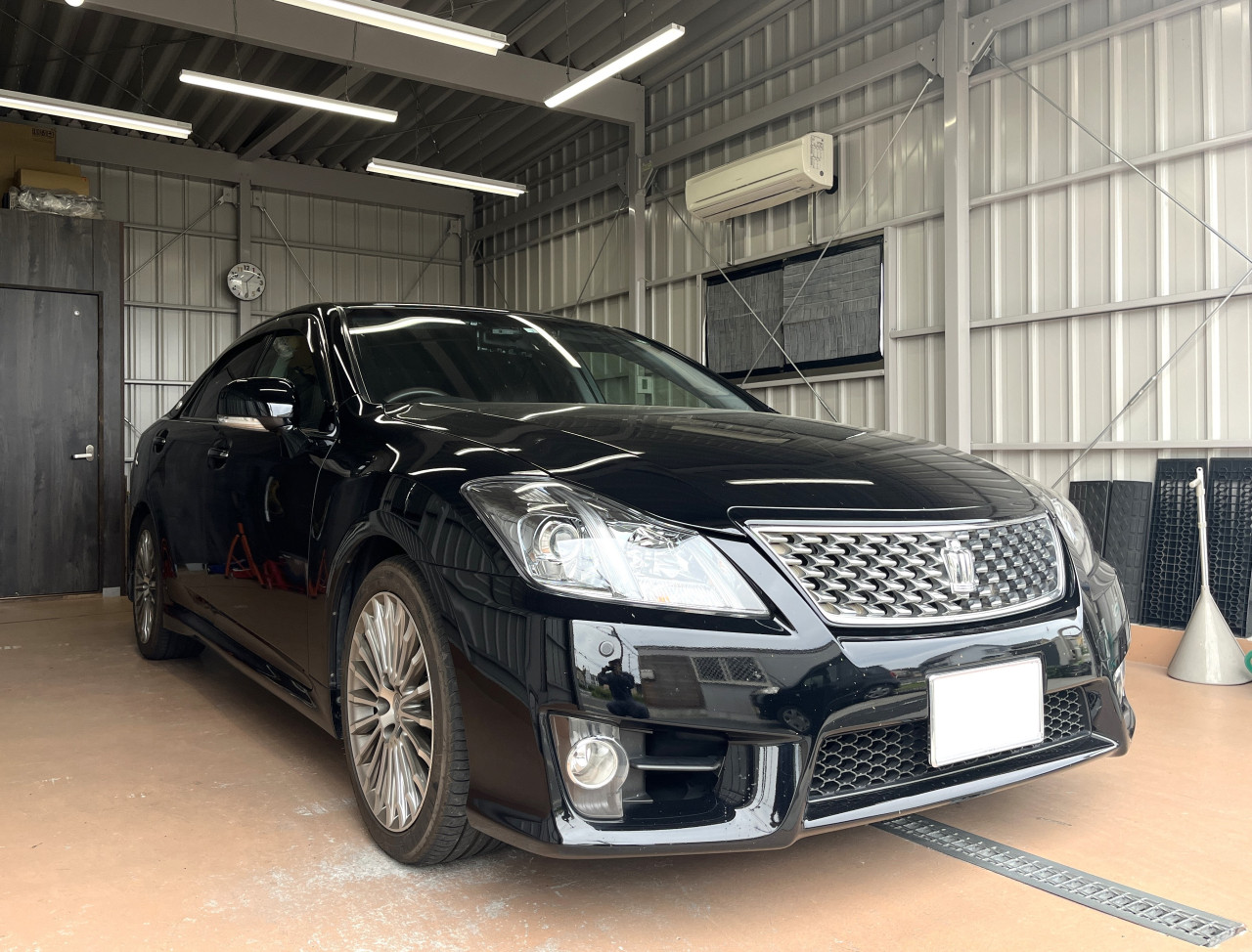ご依頼作業：TOYOTA CROWN ATHLETE（GRS200）室内異音低減作業 その①