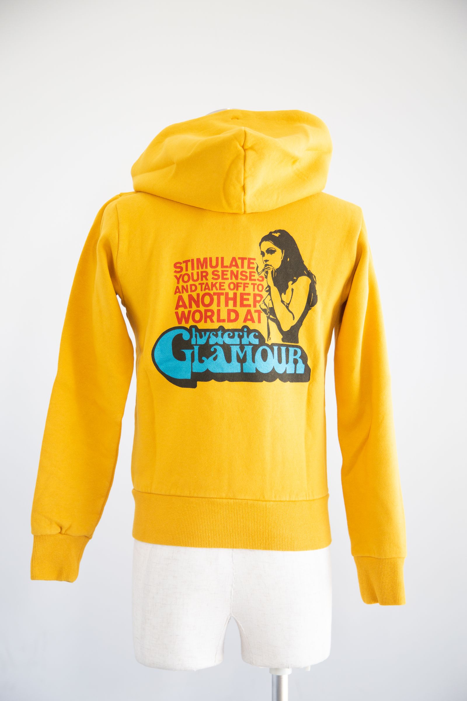 HYSTERIC GLAMOUR - SMOKING GIRL ショート丈パーカー / イエロー | Tempt