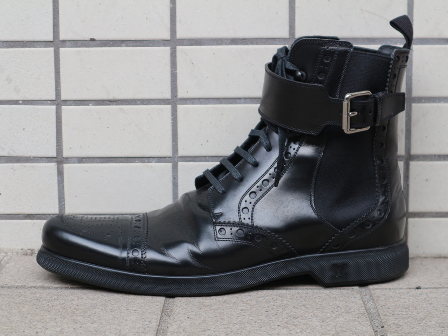 LOUIS VUITTON /ルイヴィトン】LVロゴサイドゴアストラップメダリオン