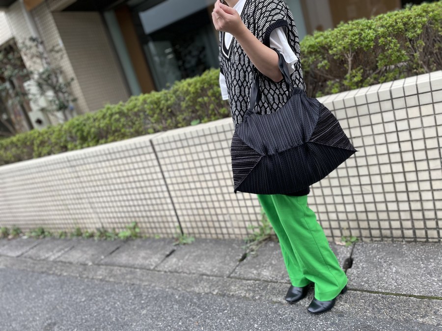 人と被らないバッグ！？【PLEATS PLEASE/プリーツプリーズ】より