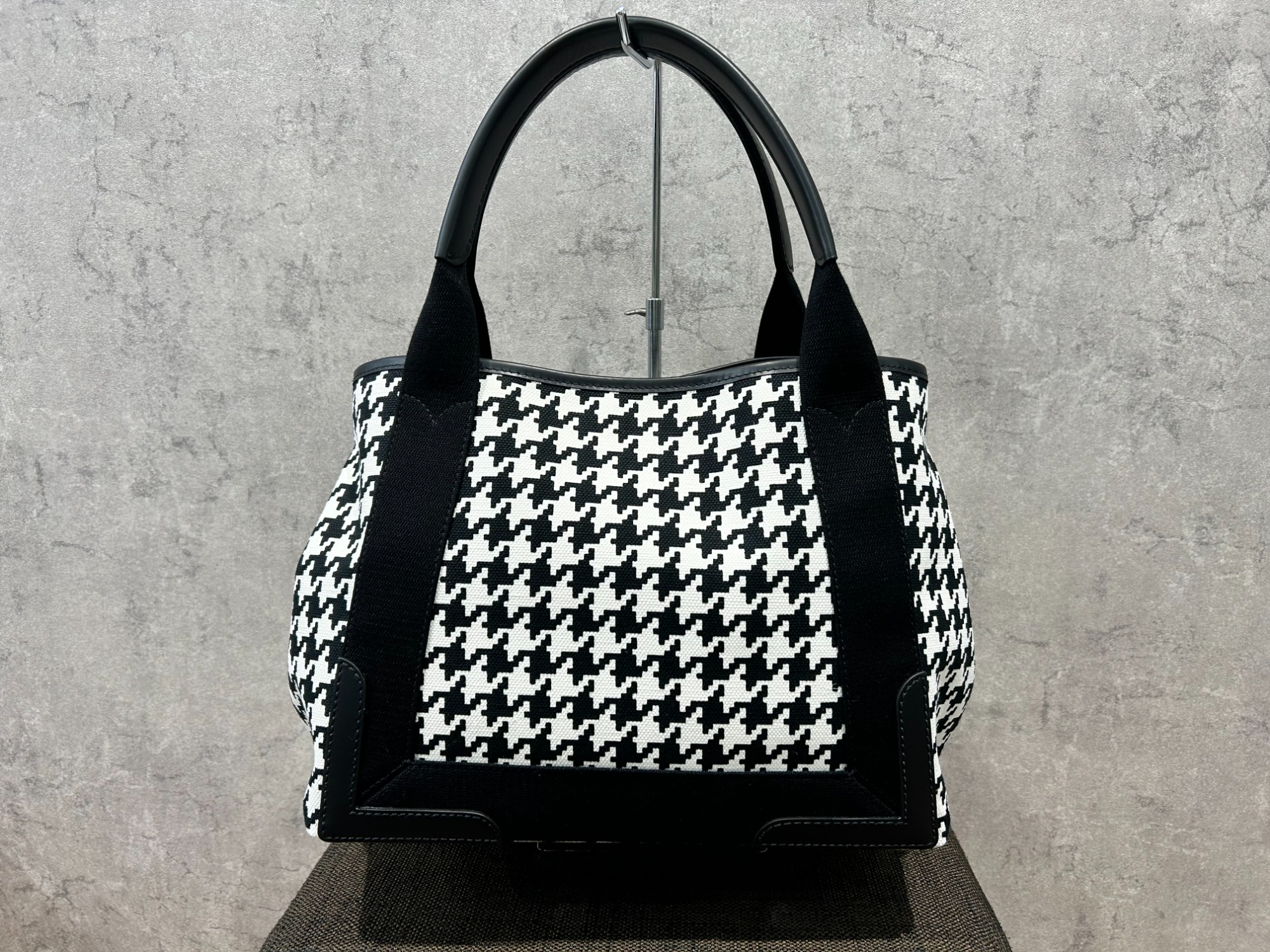 BALENCIAGA/バレンシアガ】より【NAVY CABAS/ネイビーカバS】が買取