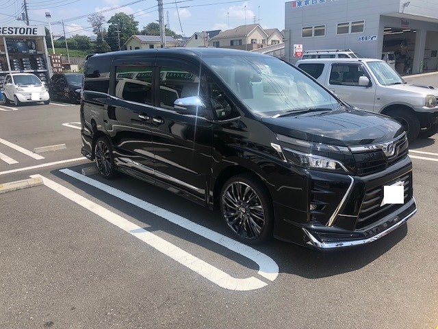 80系VOXY BLITZ ZZ-R+車高調取り付け+アライメント調整 | 店舗おススメ