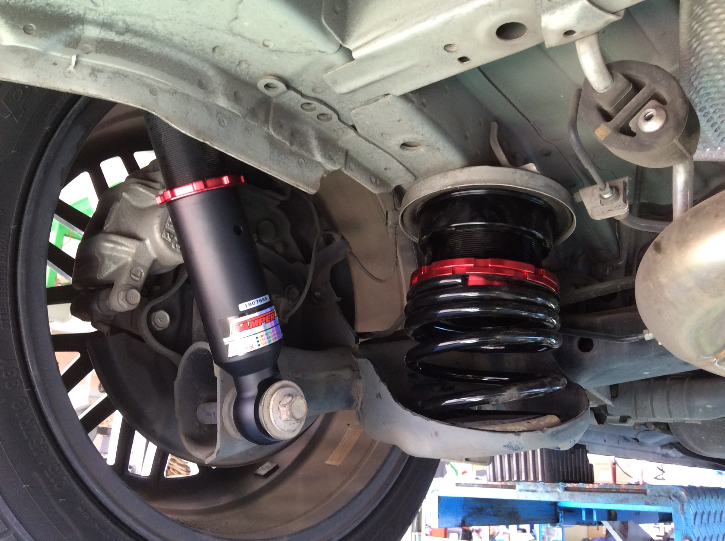 VOXY(ZRR70) BLITZ車高調(ZZ-R)取付け | 店舗おススメ情報 | タイヤ館