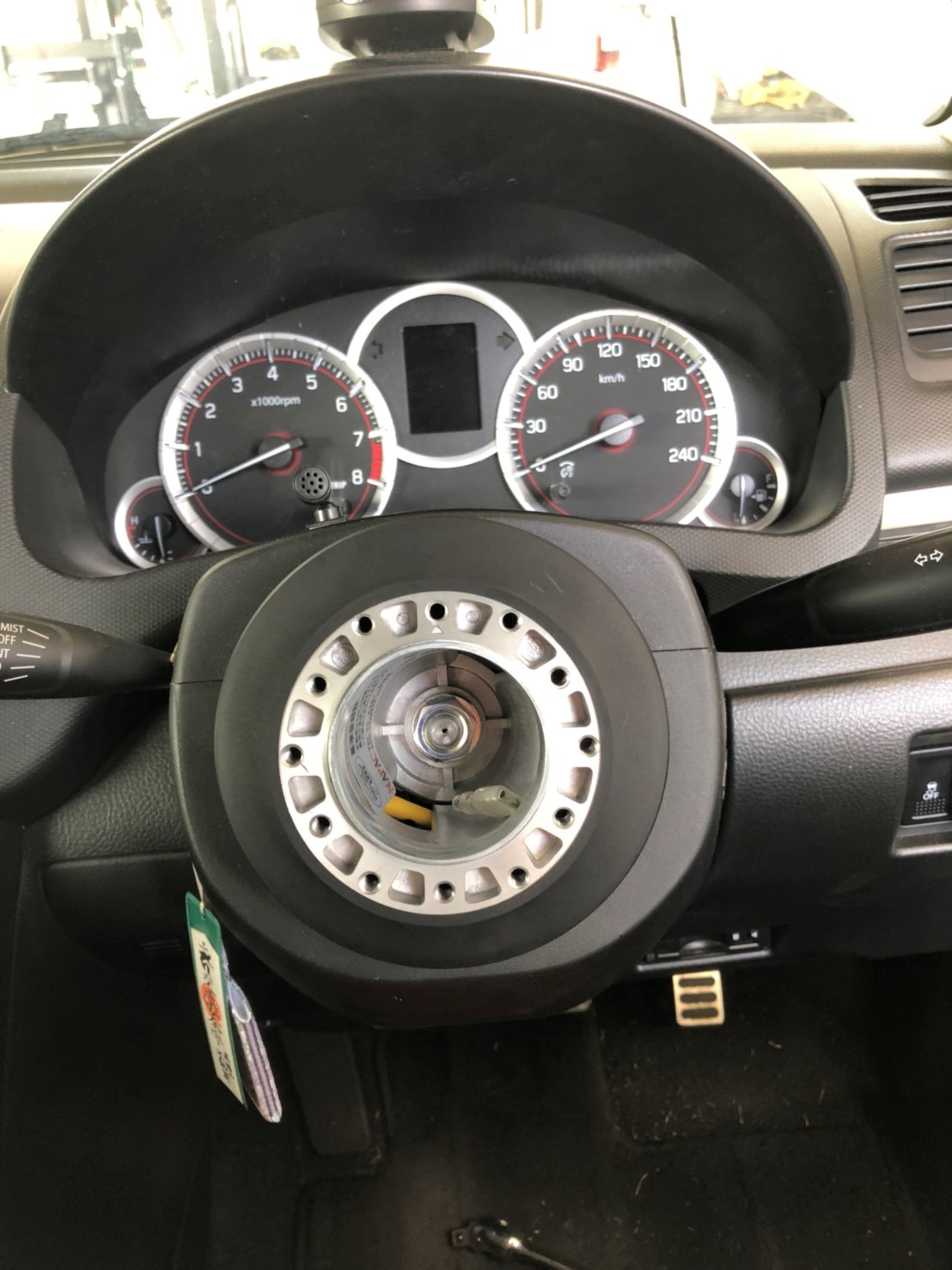 スイフトスポーツ ハンドル交換 MOMO ベローチェ | 店舗おススメ