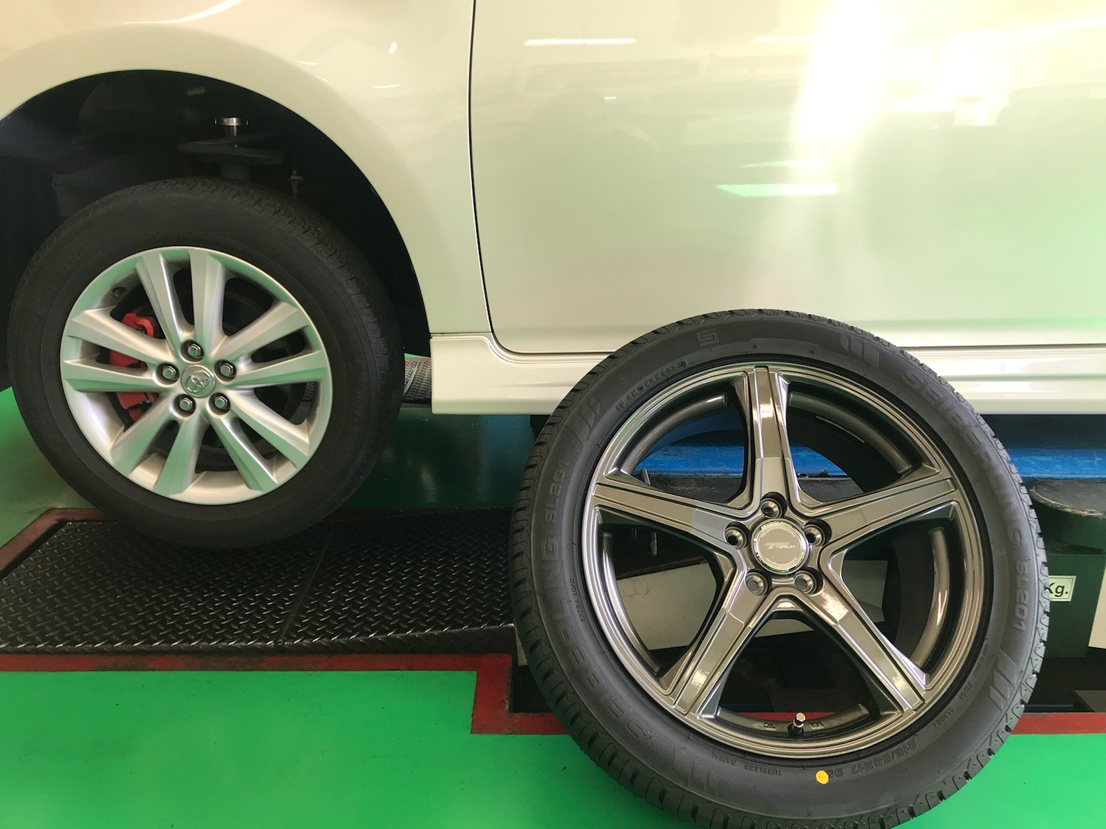 トヨタ ウィッシュ トップランVR5 17インチ タイヤホイールセット