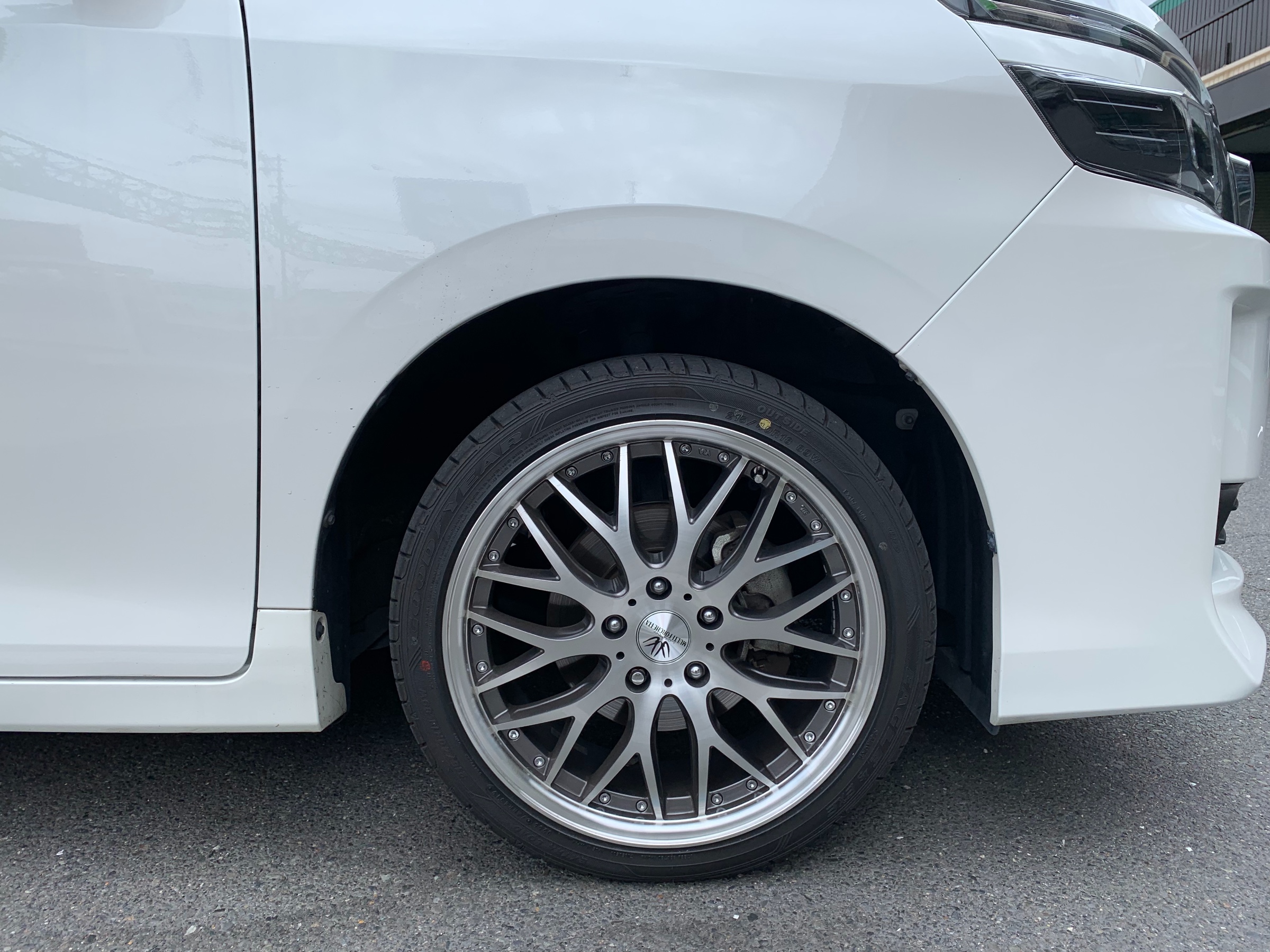 VOXY(ZRR80G)にRSR Ti2000(ダウンサス) | 店舗おススメ情報 | タイヤ館