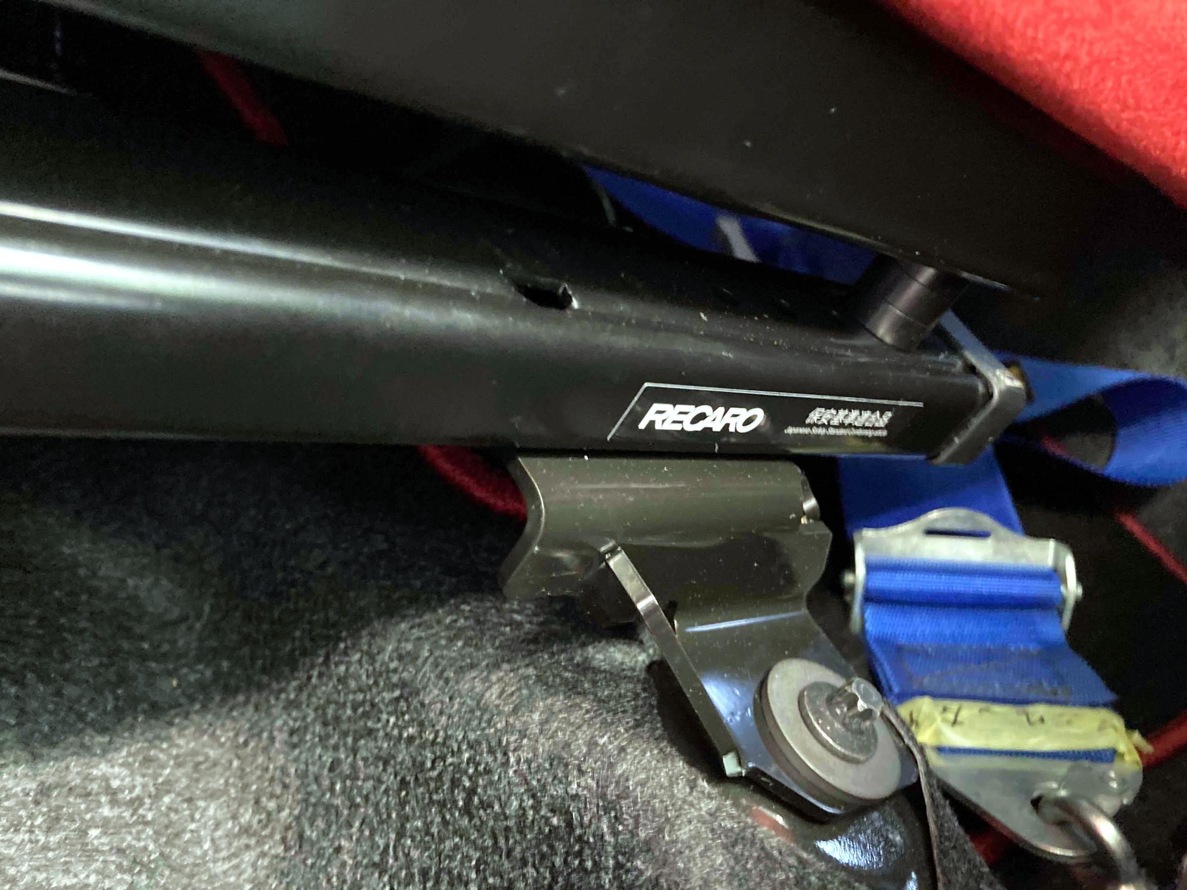 トヨタ・ヴィッツG's・NCP131】ご愛用のレカロシートを載せ替えしま