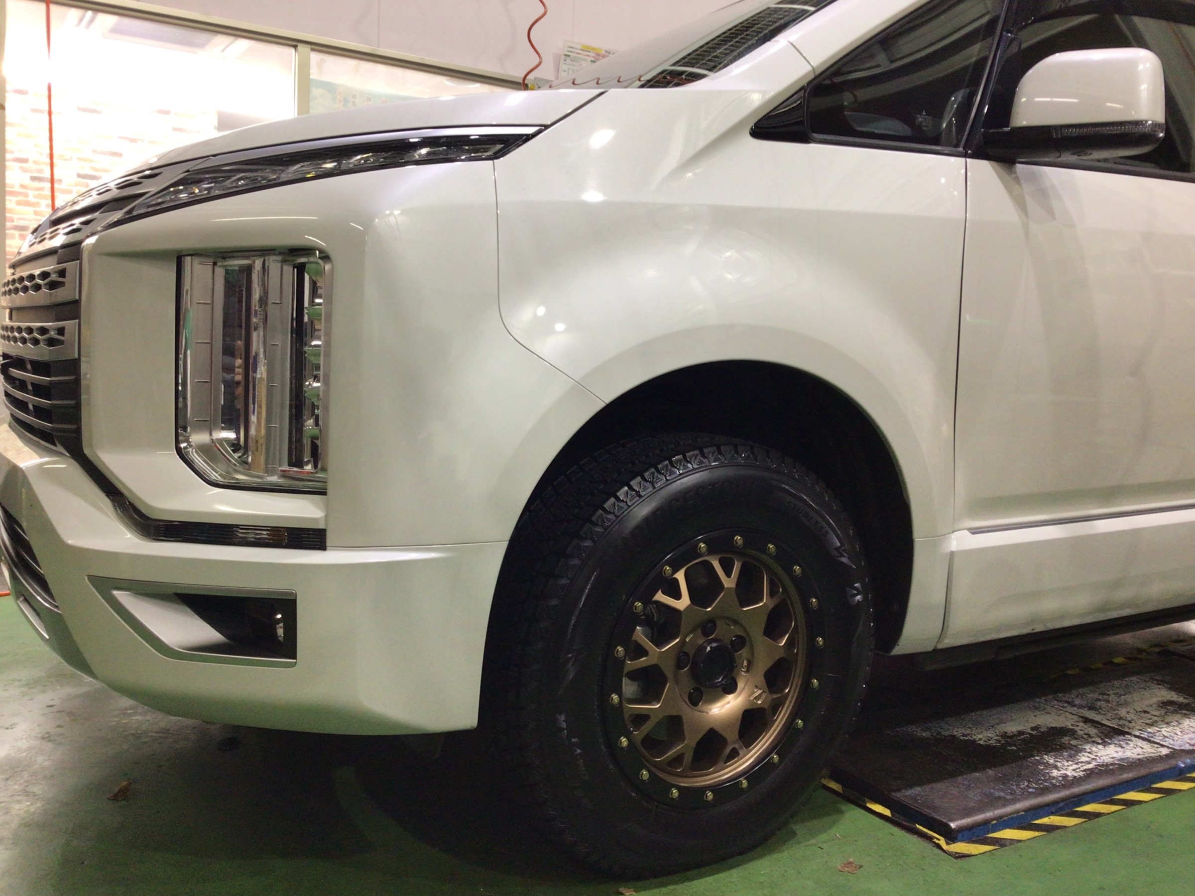 デリカD:5にXTREME-J XJ04装着！ | 店舗おススメ情報 | タイヤ館 中山