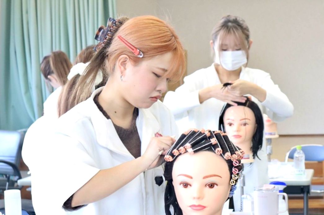 ✨✂️美容科2年生美容実習✂️✨ | タカヤマアドバンスビューティー
