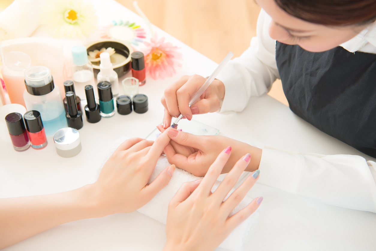 ネイリストになるには？夢を叶える方法とおすすめの資格を解説