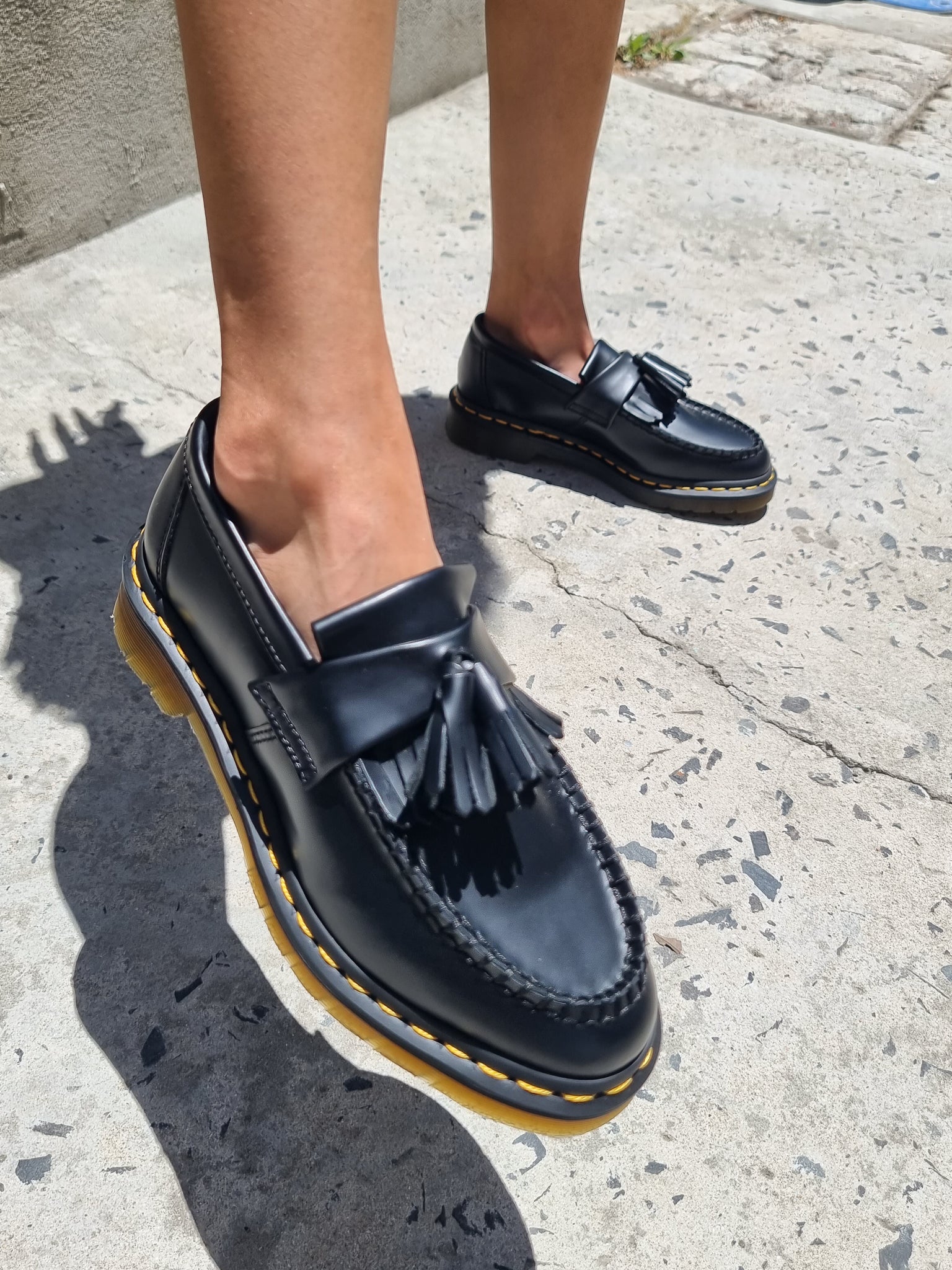 DR. MARTENS ADRIAN BLACK SMOOTH YS – That Shoe Lady