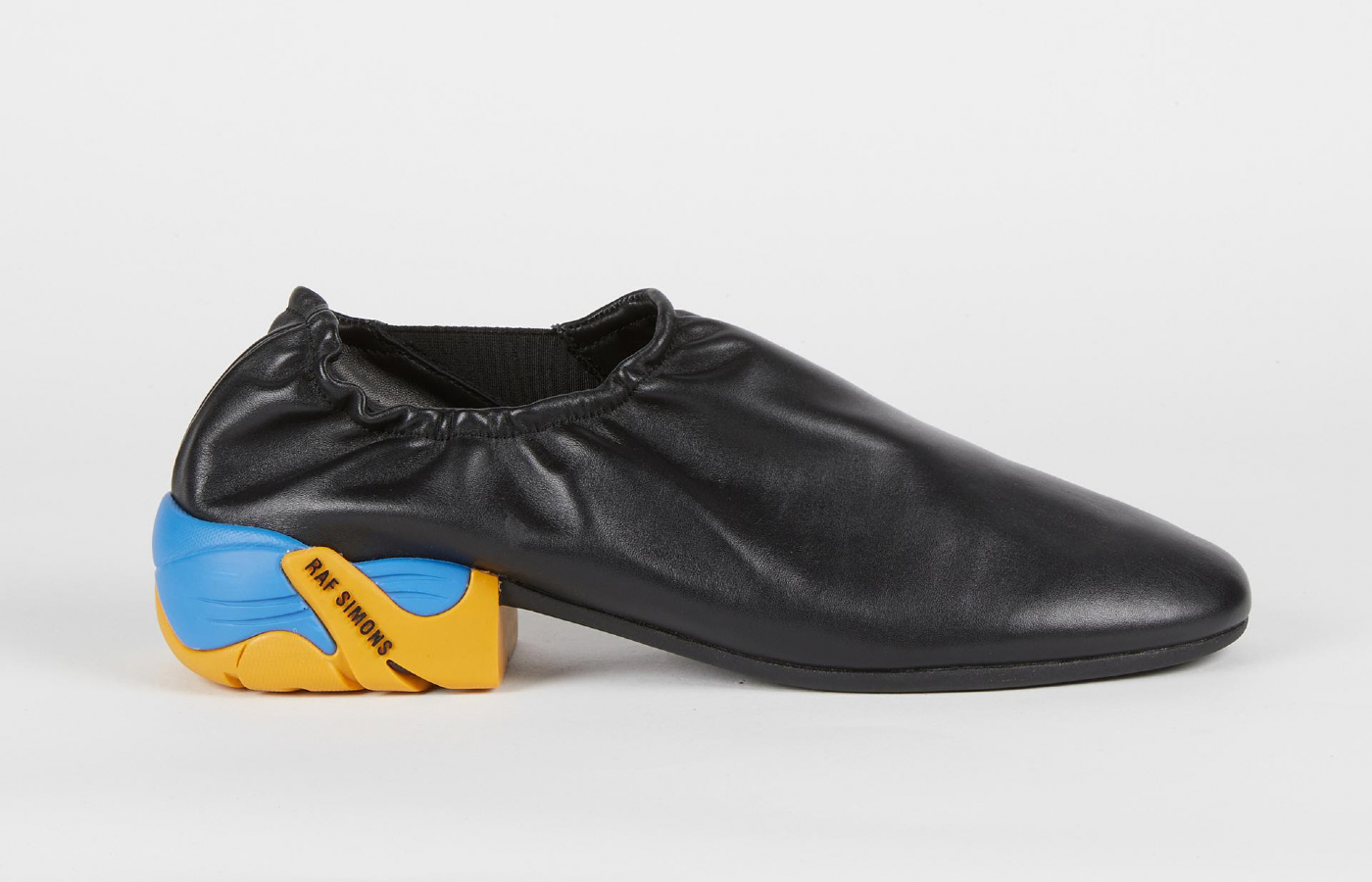 RAF SIMONS unveils new line of RUNNER for AW 20/21 - GLASS HK