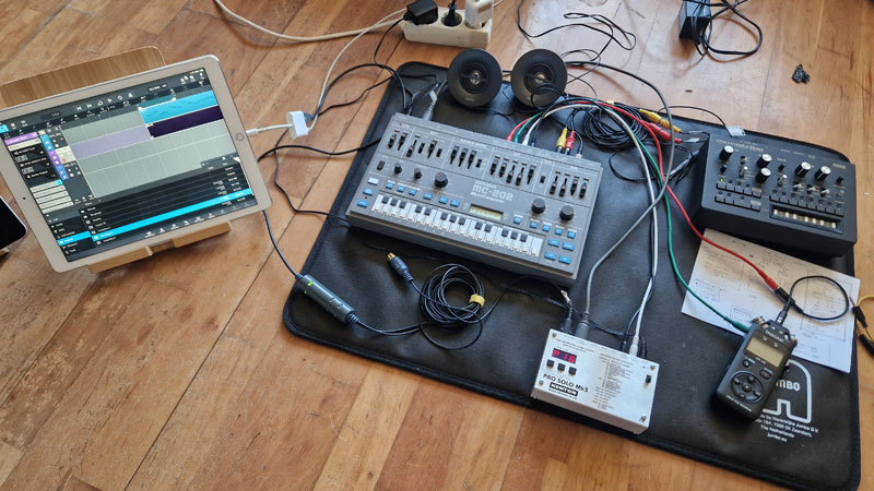 Roland MC-202 Manual - Recording from MIDI files