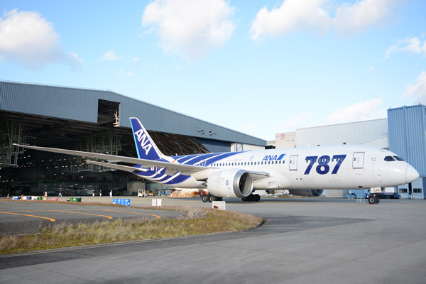 ANA初の787「JA801A」、あす3月1日“トリトンブルー姿”見納め AirJapan