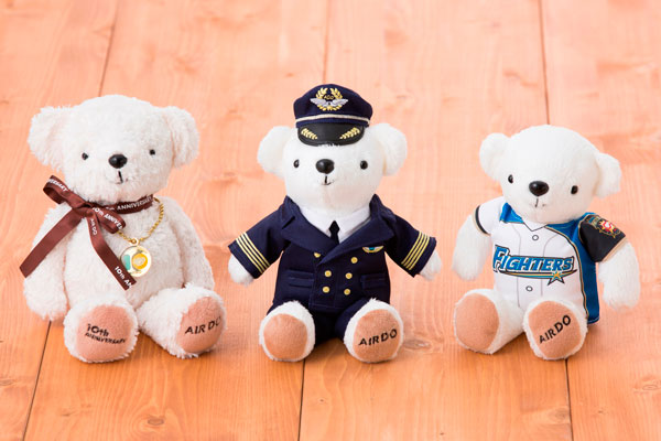 エア・ドゥ、就航20周年でパイロットバージョンのベア・ドゥぬいぐるみ