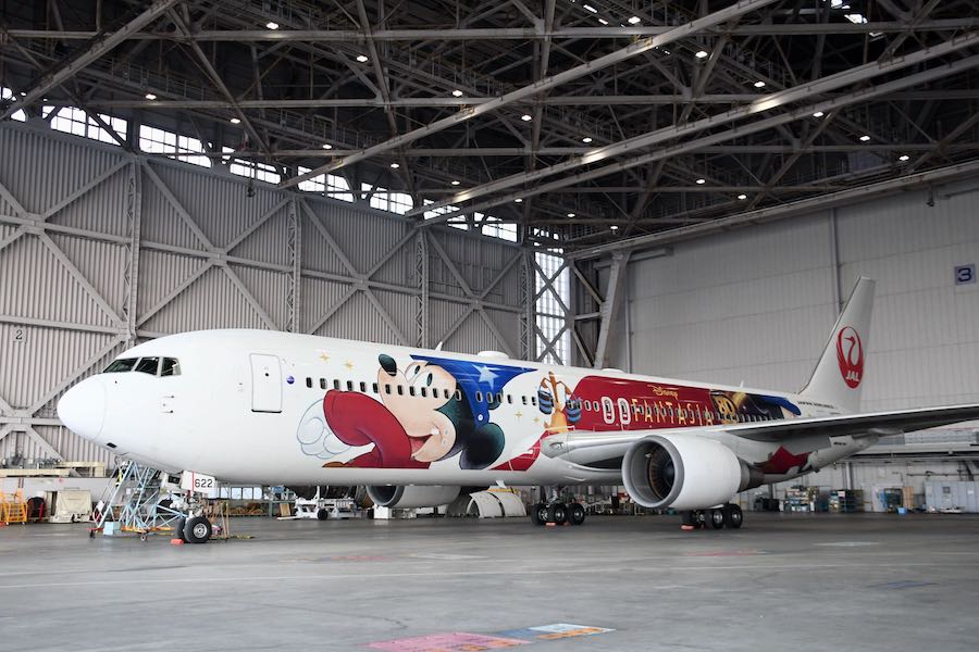 最大サイズのミッキー描く JAL、新ディズニー塗装機「JAL DREAM