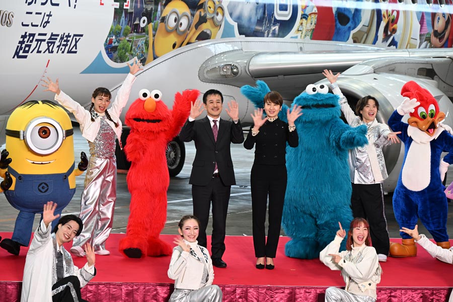 JAL、USJコラボの特別塗装機第4弾をお披露目 ドンキーコング初めて描く