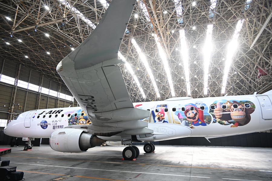 JAL、USJコラボの特別塗装機第4弾をお披露目 ドンキーコング初めて描く